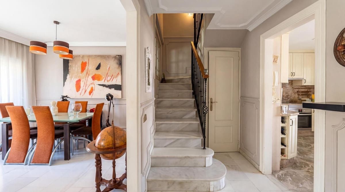 3 sovrum Hus till salu i Nueva Andalucia med pool - 678 000 € (Ref: 9628101)