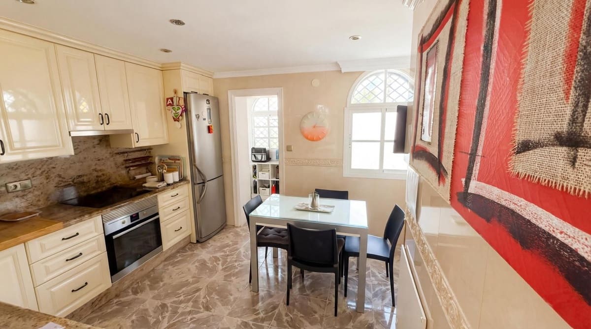 3 sovrum Hus till salu i Nueva Andalucia med pool - 678 000 € (Ref: 9628101)