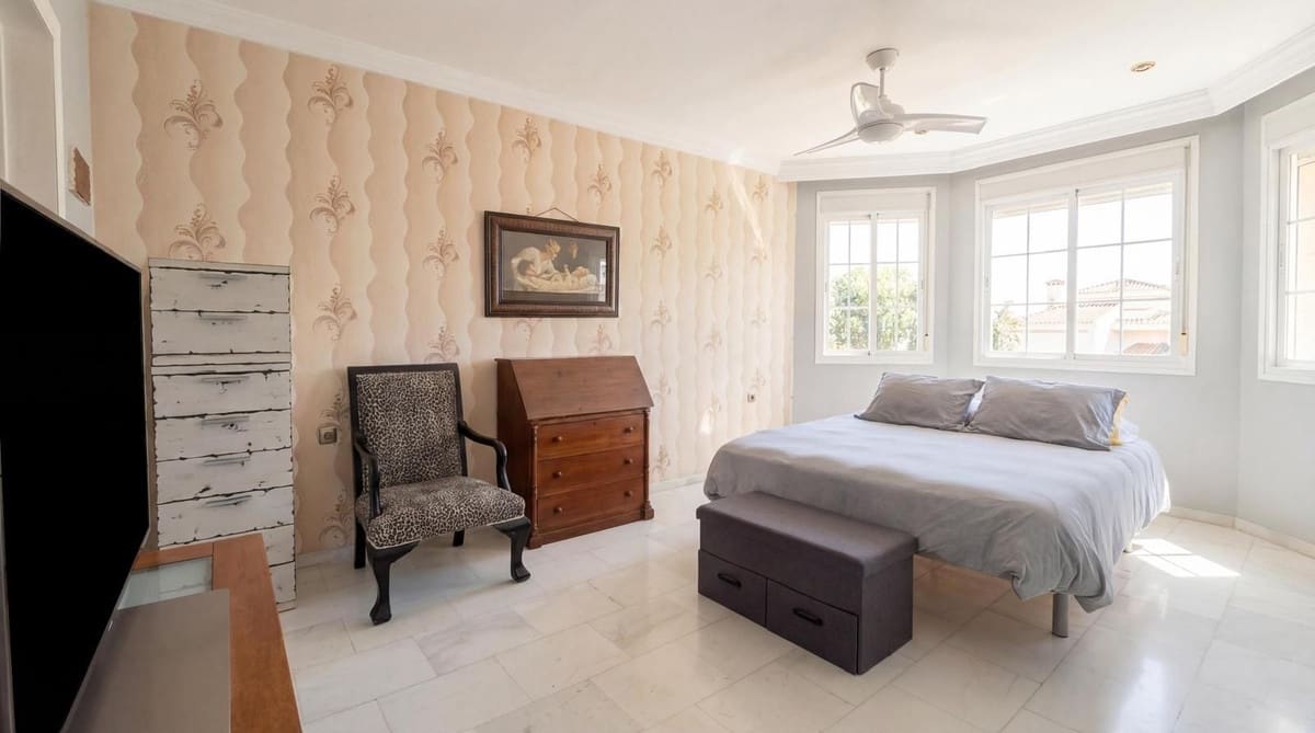 3 sovrum Hus till salu i Nueva Andalucia med pool - 678 000 € (Ref: 9628101)