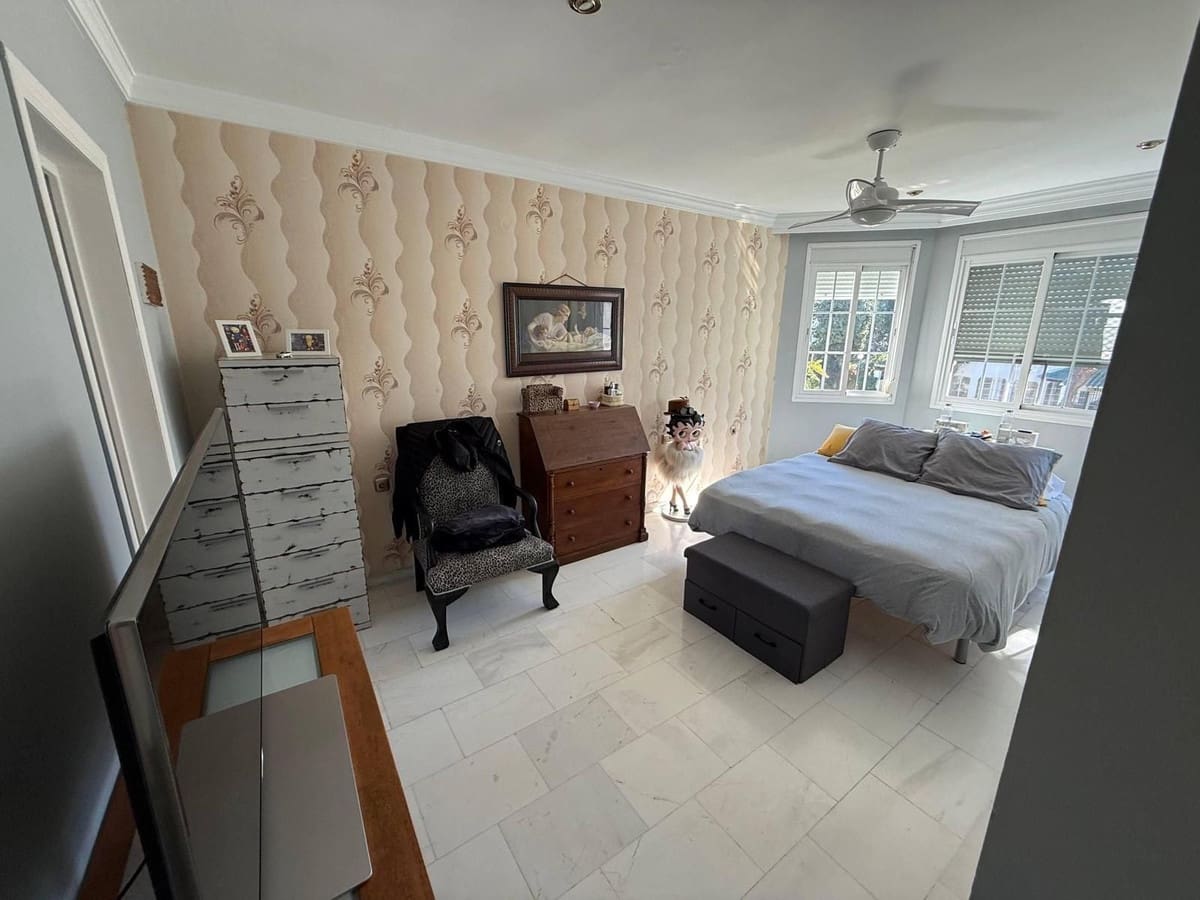 3 bedroom Townhouse for sale in Nueva Andalucia with pool - € 678,000 (Ref: 9628101)