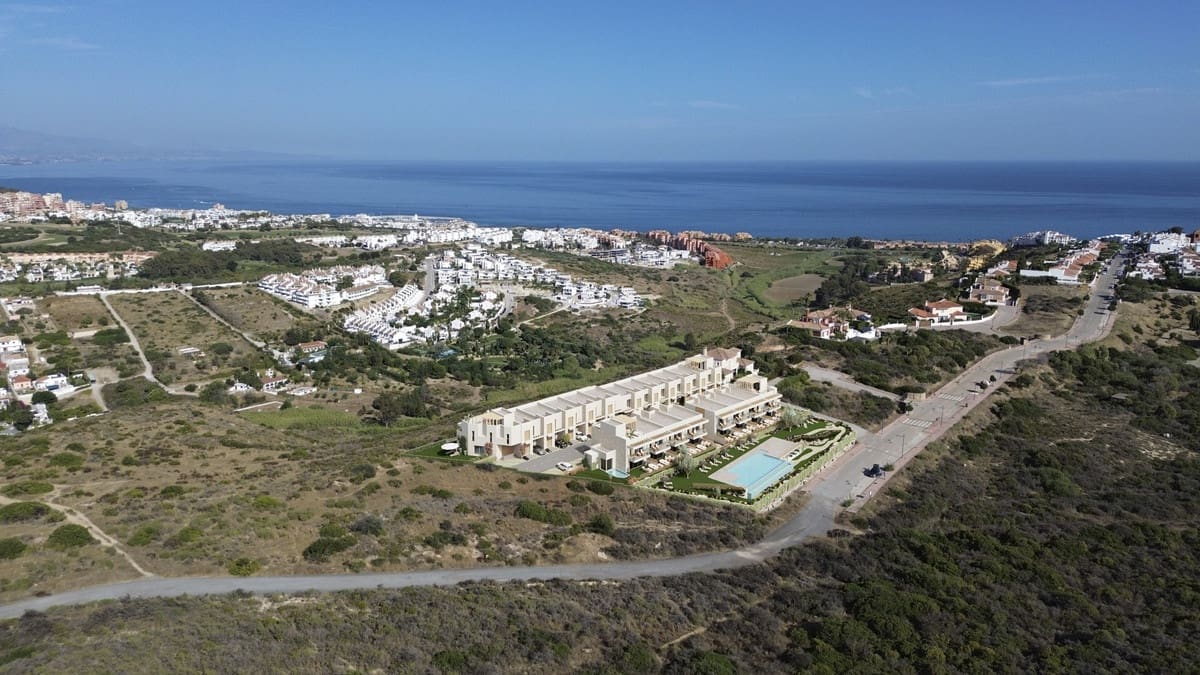 3 bedroom Townhouse for sale in Manilva with pool - € 530,000 (Ref: 9628109)