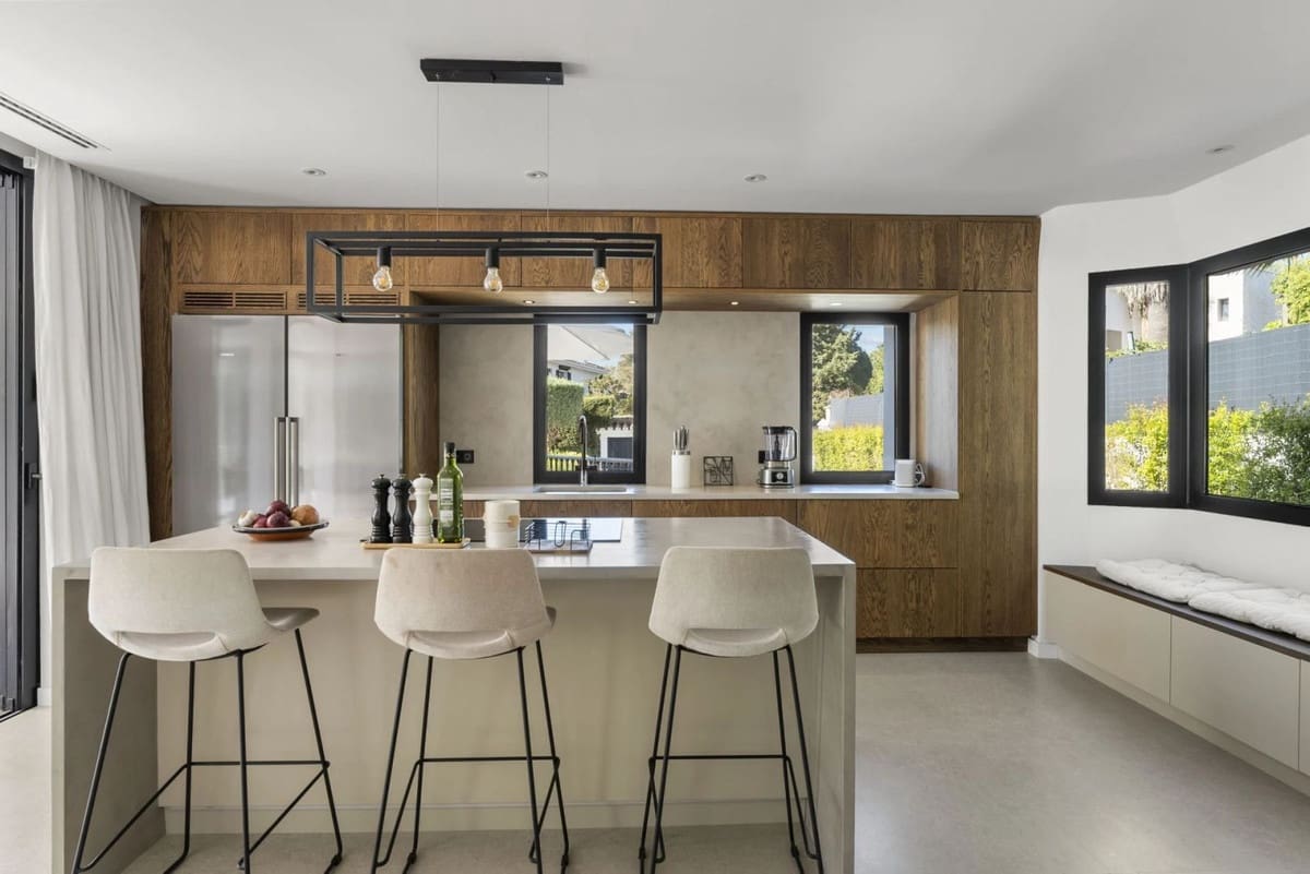 4 soverom Villa til salgs i Nueva Andalucia med svømmebasseng garasje - € 2 650 000 (Ref: 9628114)