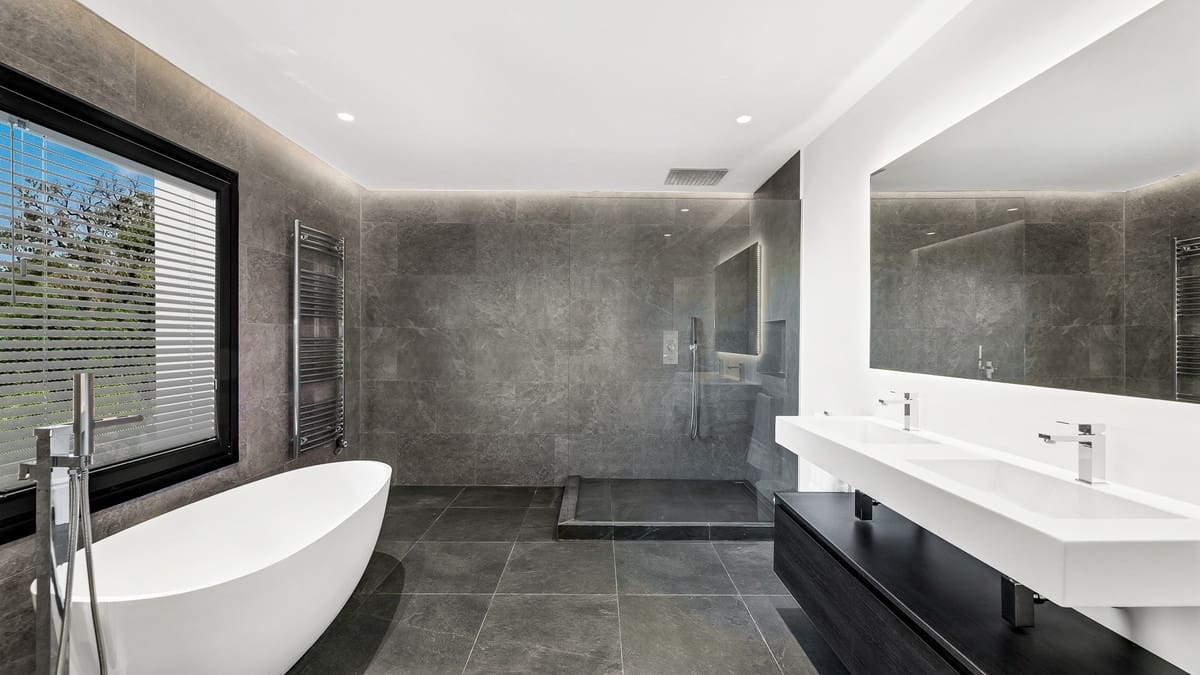 5 slaapkamer Villa te koop in New Golden Mile met zwembad garage - € 2.195.000 (Ref: 9628288)