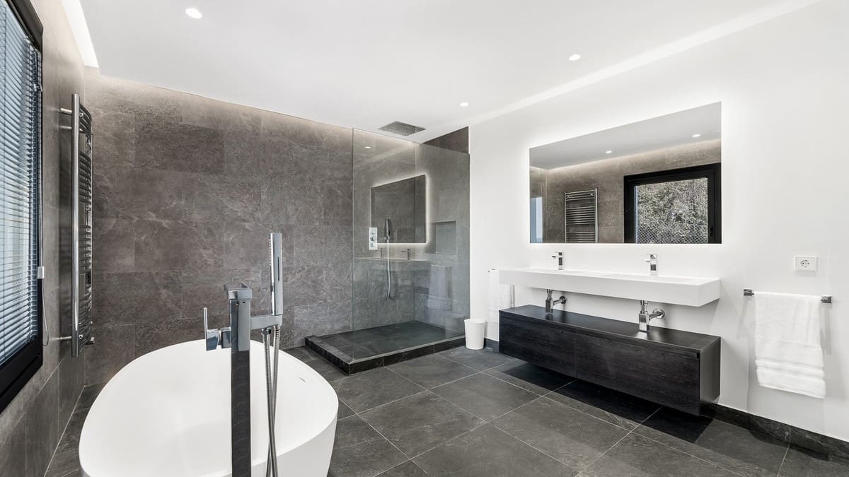 5 slaapkamer Villa te koop in New Golden Mile met zwembad garage - € 2.195.000 (Ref: 9628288)