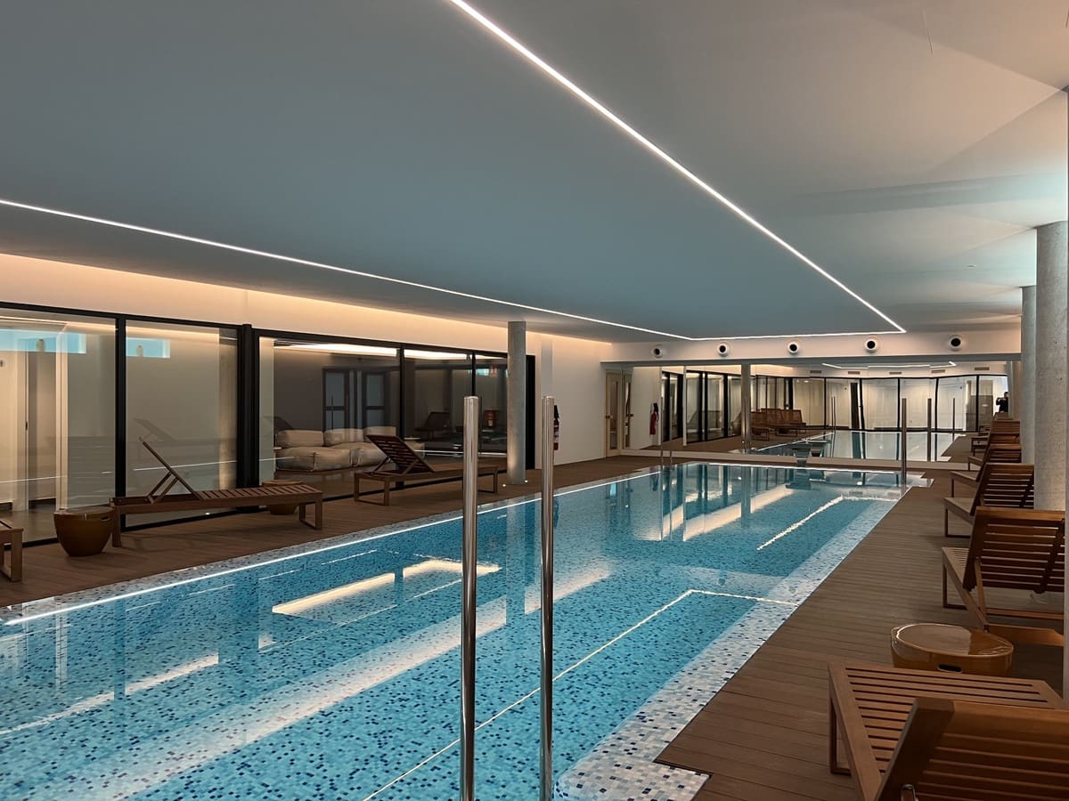 3 sypialnia Apartament przy plaży na sprzedaż w Estepona z basenem garażem - 2 950 000 € (Ref: 9645956)