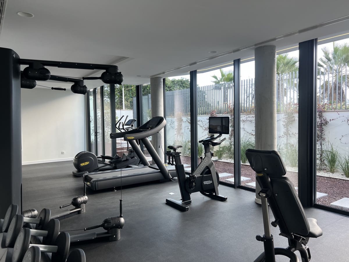 3 sypialnia Apartament przy plaży na sprzedaż w Estepona z basenem garażem - 2 950 000 € (Ref: 9645956)