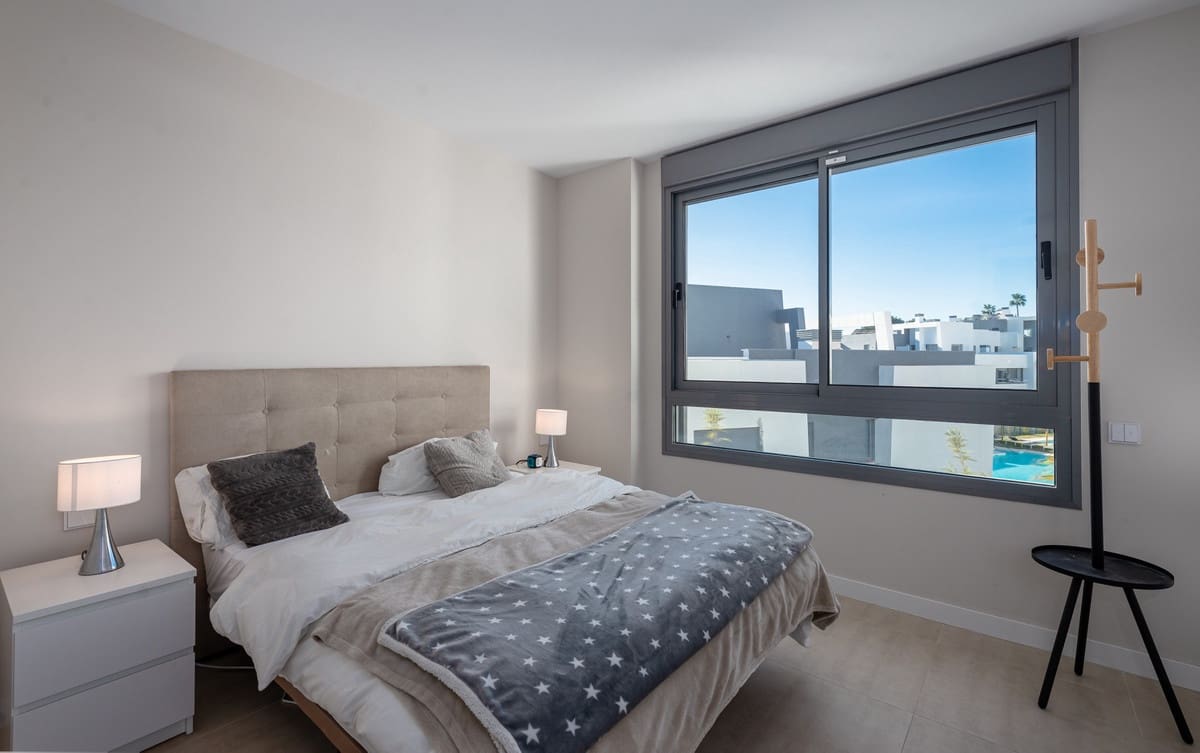 2 soverom Leilighet til salgs i New Golden Mile med svømmebasseng garasje - € 515 000 (Ref: 9646181)