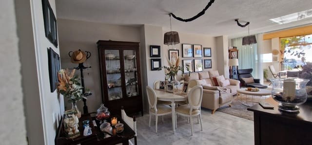 2 Zimmer Apartment zu verkaufen in La Reserva, Marbella mit Pool Garage - 385.000 € (Ref: 9646185)