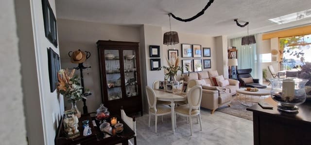 2 soveværelse Lejlighed til salg i La Reserva, Marbella med swimmingpool garage - € 380.000 (Ref: 9646185)