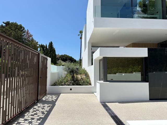 4 makuuhuone Omakotitalo myytävänä paikassa Marbella mukana uima-altaan 
autotalli - 4 800 000 € (Ref: 9649822)