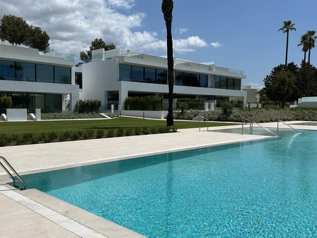 4 makuuhuone Omakotitalo myytävänä paikassa Marbella mukana uima-altaan 
autotalli - 4 800 000 € (Ref: 9649822)