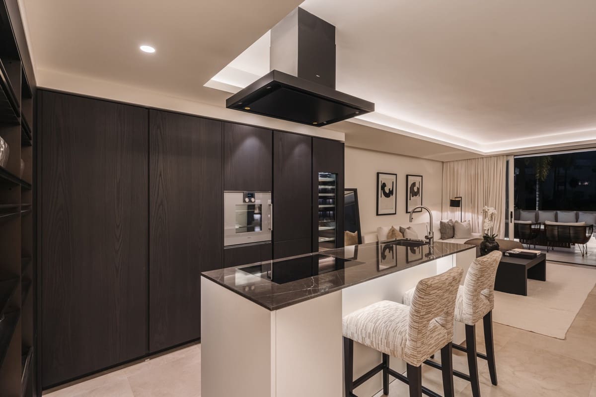 3 bedroom Apartment for sale in Golden Mile with pool garage - € 4,650,000 (Ref: 9649823)