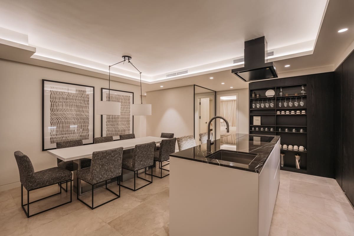 3 bedroom Apartment for sale in Golden Mile with pool garage - € 4,650,000 (Ref: 9649823)