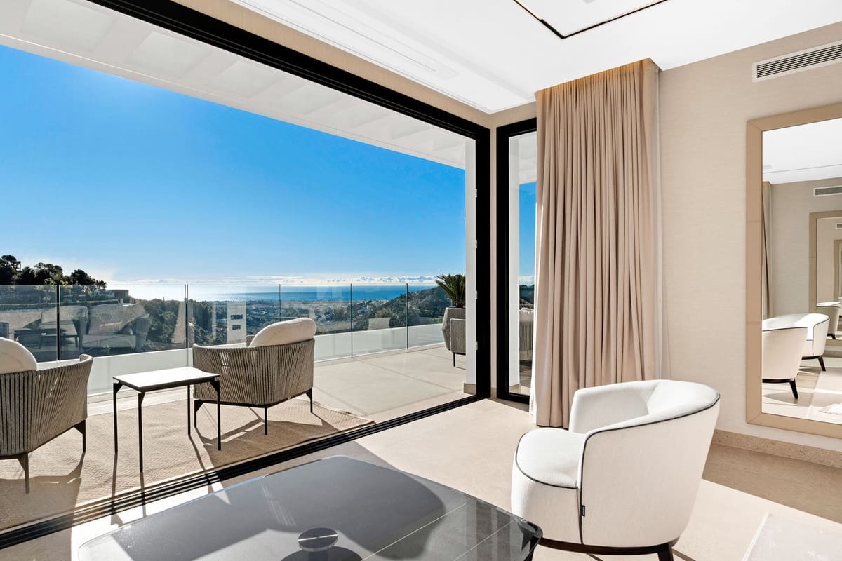 6 slaapkamer Villa te koop in El Madronal met zwembad garage - € 7.000.000 (Ref: 9652347)