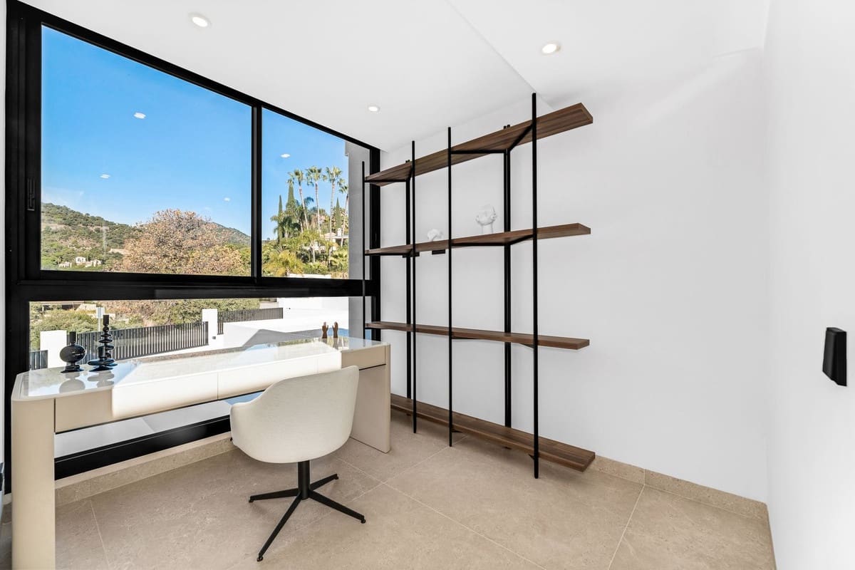 6 slaapkamer Villa te koop in El Madronal met zwembad garage - € 7.000.000 (Ref: 9652347)