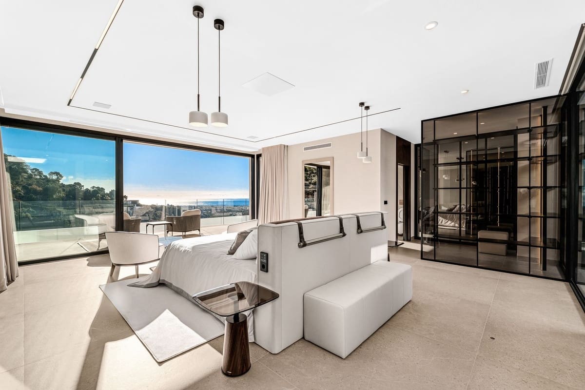 6 bedroom Villa for sale in El Madronal with pool garage - € 7,000,000 (Ref: 9652347)