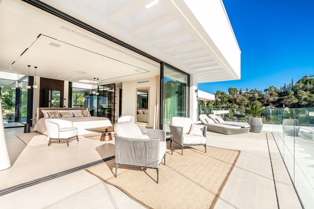 6 bedroom Villa for sale in El Madronal with pool garage - € 7,000,000 (Ref: 9652347)