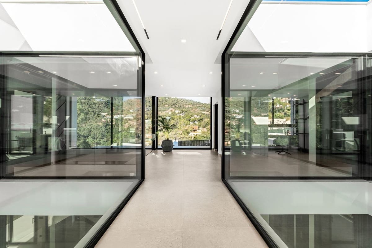 6 bedroom Villa for sale in El Madronal with pool garage - € 7,000,000 (Ref: 9652347)