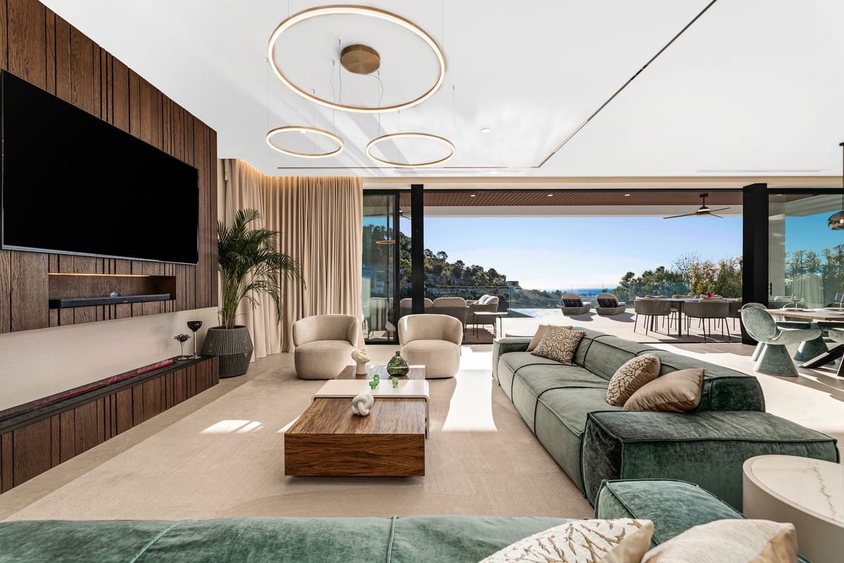 6 bedroom Villa for sale in El Madronal with pool garage - € 7,000,000 (Ref: 9652347)