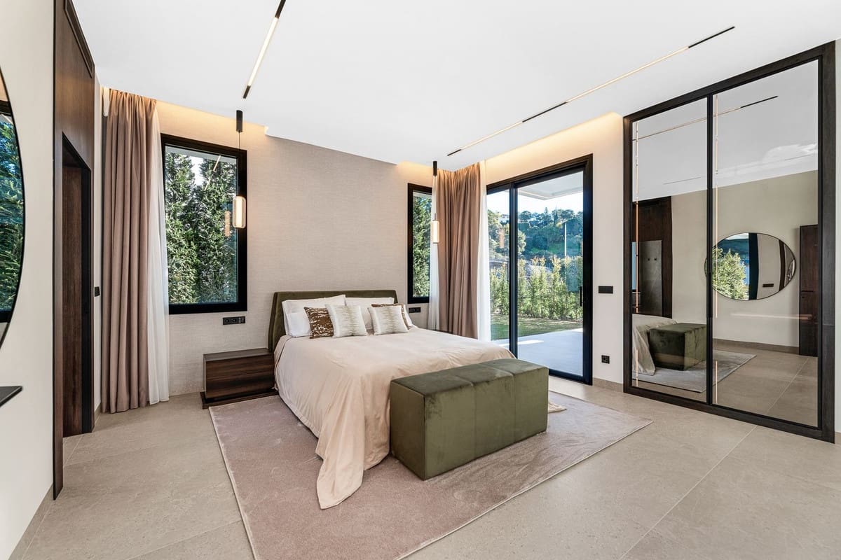 6 bedroom Villa for sale in El Madronal with pool garage - € 7,000,000 (Ref: 9652347)