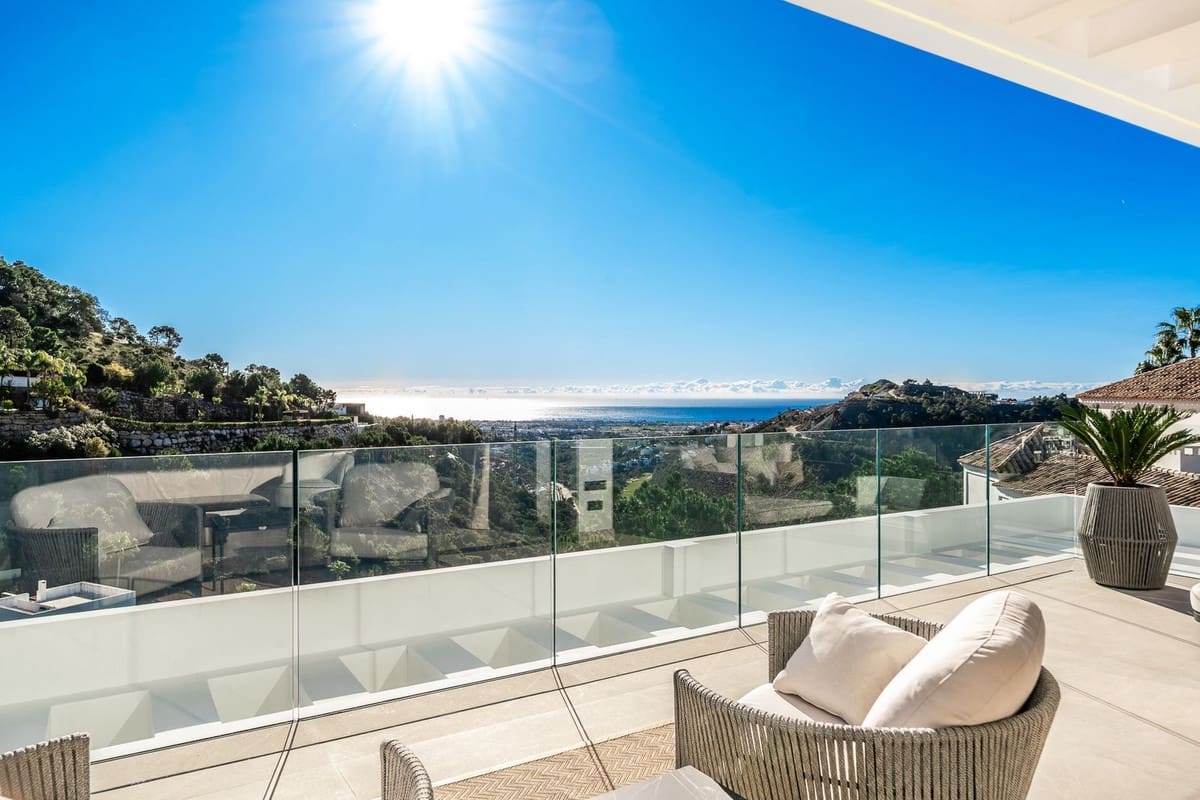 6 bedroom Villa for sale in El Madronal with pool garage - € 7,000,000 (Ref: 9652347)