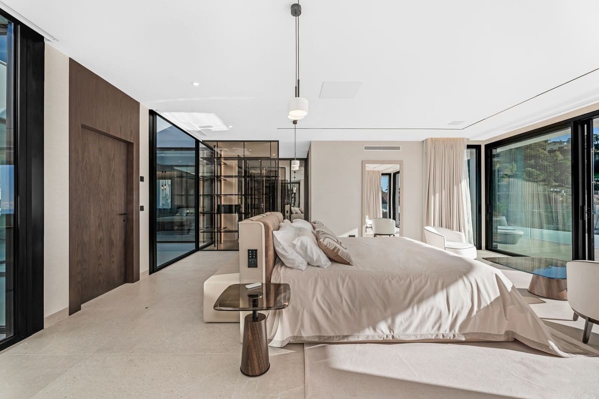 6 bedroom Villa for sale in El Madronal with pool garage - € 7,000,000 (Ref: 9652347)