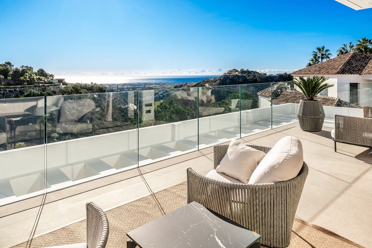6 bedroom Villa for sale in El Madronal with pool garage - € 7,000,000 (Ref: 9652347)