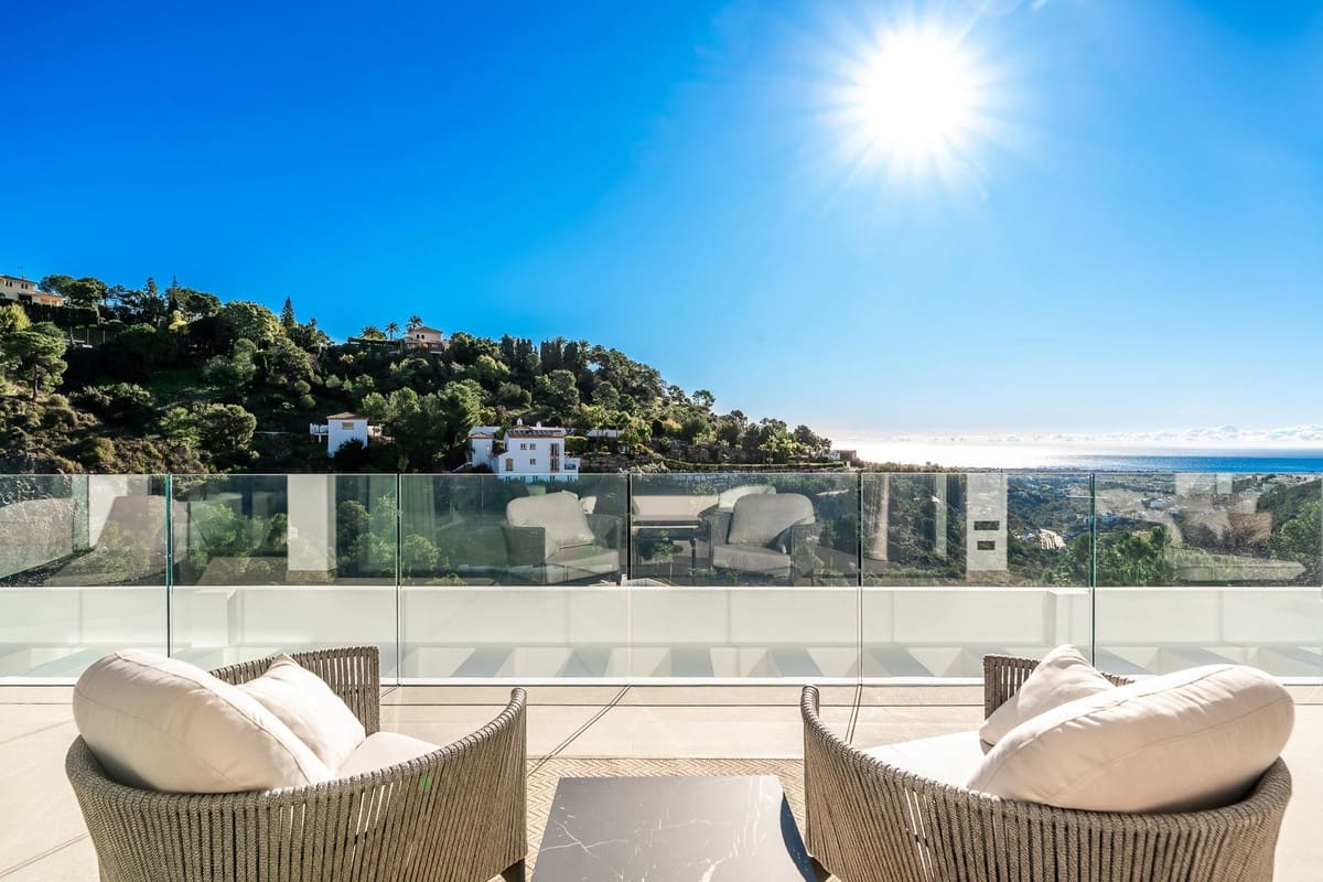6 bedroom Villa for sale in El Madronal with pool garage - € 7,000,000 (Ref: 9652347)