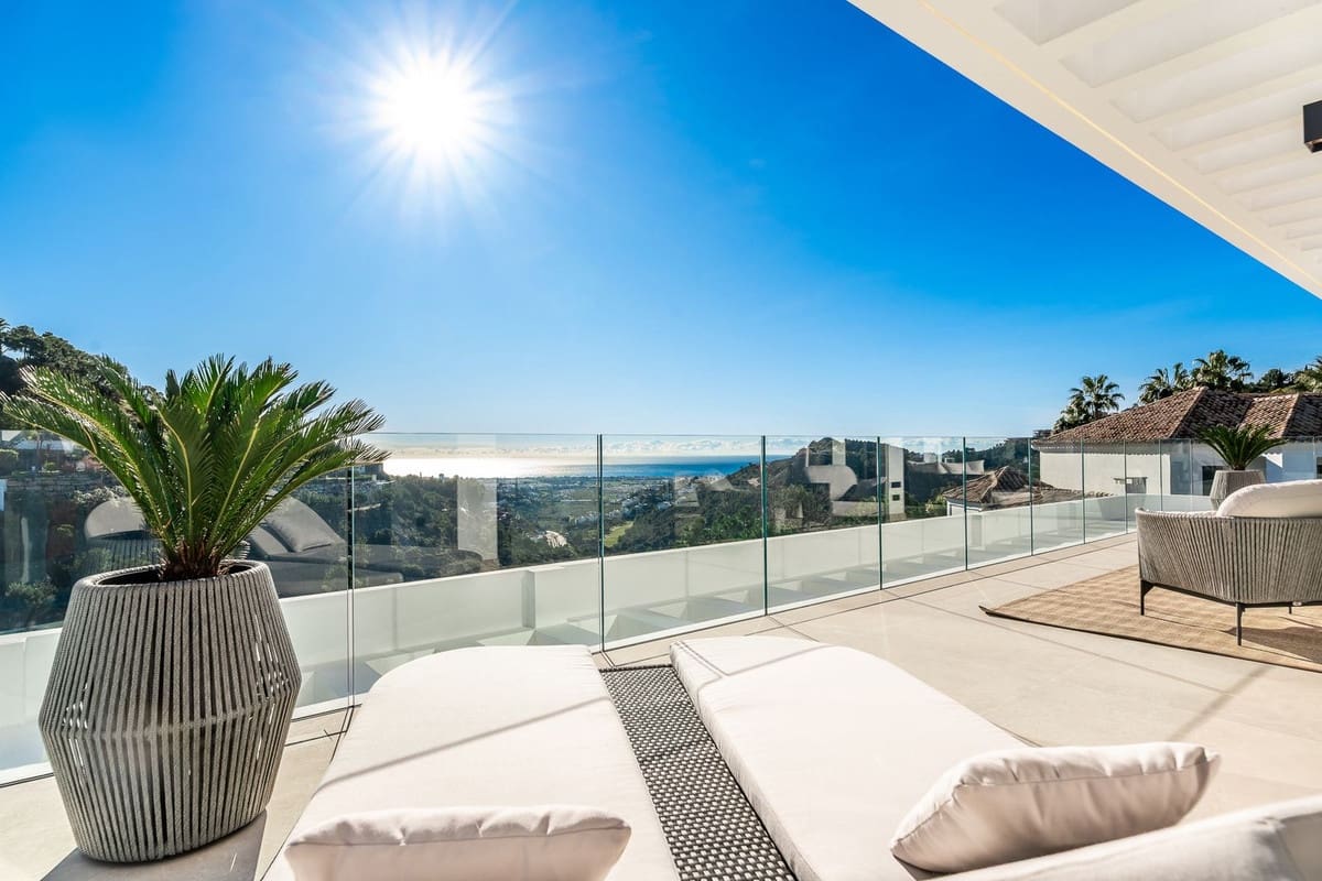 6 bedroom Villa for sale in El Madronal with pool garage - € 7,000,000 (Ref: 9652347)