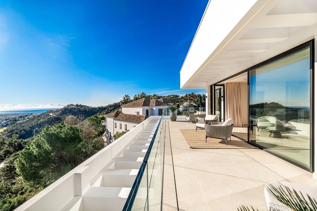 6 bedroom Villa for sale in El Madronal with pool garage - € 7,000,000 (Ref: 9652347)