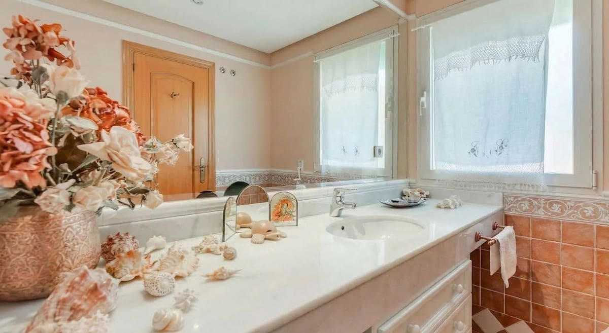 5 makuuhuone Huvila myytävänä paikassa Benahavis mukana uima-altaan 
autotalli - 2 100 000 € (Ref: 9669320)