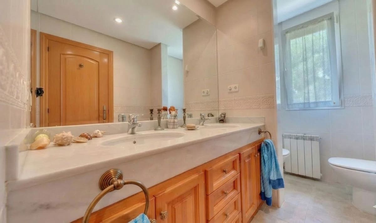 5 makuuhuone Huvila myytävänä paikassa Benahavis mukana uima-altaan 
autotalli - 2 100 000 € (Ref: 9669320)