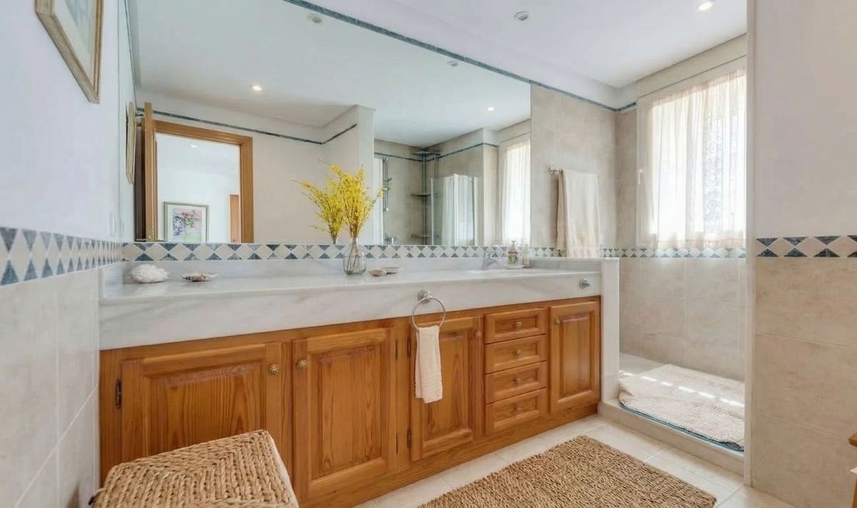 5 makuuhuone Huvila myytävänä paikassa Benahavis mukana uima-altaan 
autotalli - 2 100 000 € (Ref: 9669320)