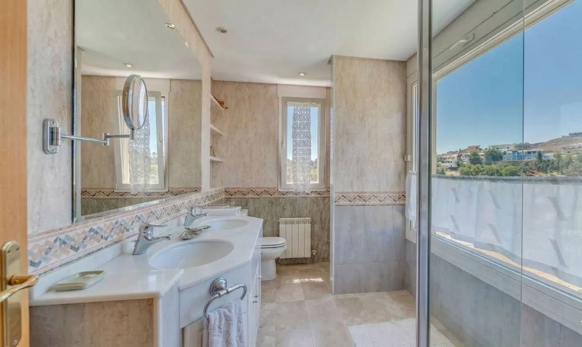 5 makuuhuone Huvila myytävänä paikassa Benahavis mukana uima-altaan 
autotalli - 2 100 000 € (Ref: 9669320)