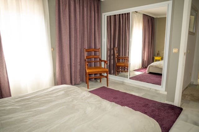 4 quarto Moradia para venda em Elviria, Marbella com garagem - 1 600 000 € (Ref: 9730811)