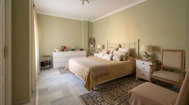 4 quarto Moradia para venda em Elviria, Marbella com garagem - 1 600 000 € (Ref: 9730811)