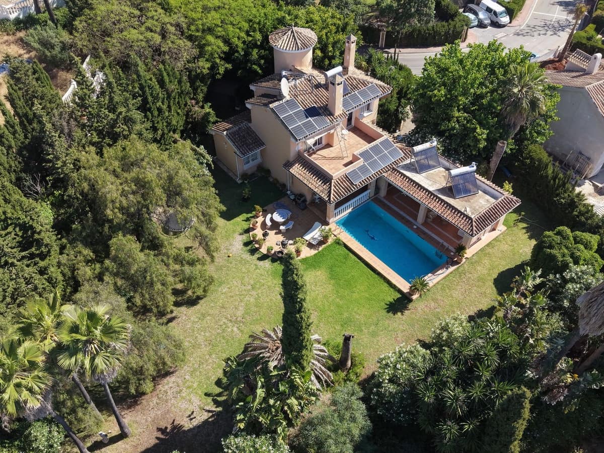 4 bedroom Villa for sale in Elviria with garage - € 1,600,000 (Ref: 9730811)