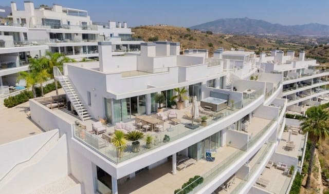 Ático de 2 habitaciones en Riviera del Sol, Mijas en venta con piscina garaje - 795.000 € (Ref: 9747369)