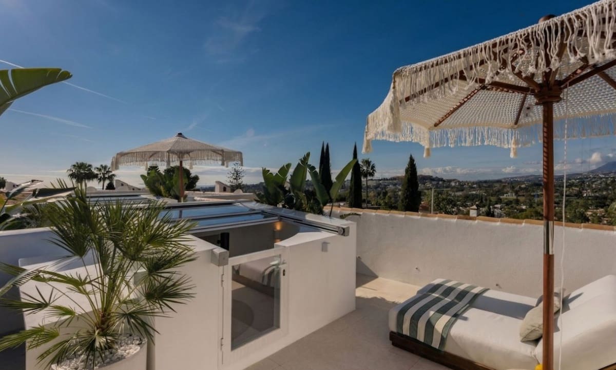 3 soveværelse Byhus til salg i Nueva Andalucia med swimmingpool garage - € 1.550.000 (Ref: 9752357)