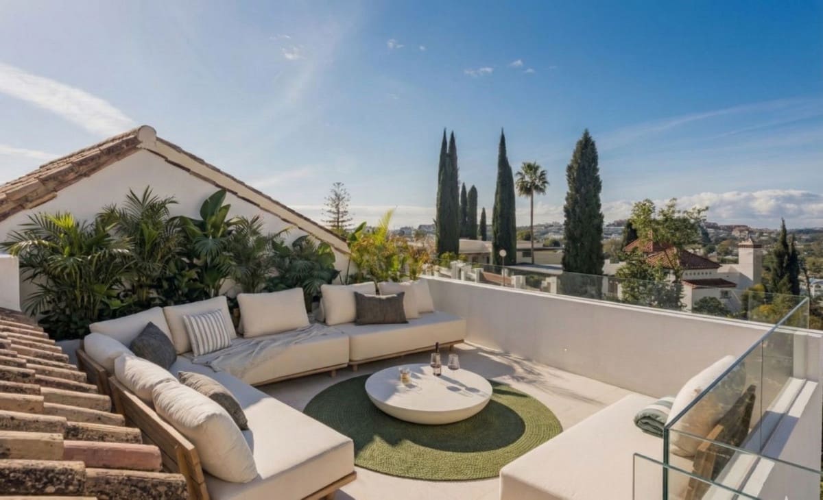 3 soveværelse Byhus til salg i Nueva Andalucia med swimmingpool garage - € 1.550.000 (Ref: 9752357)