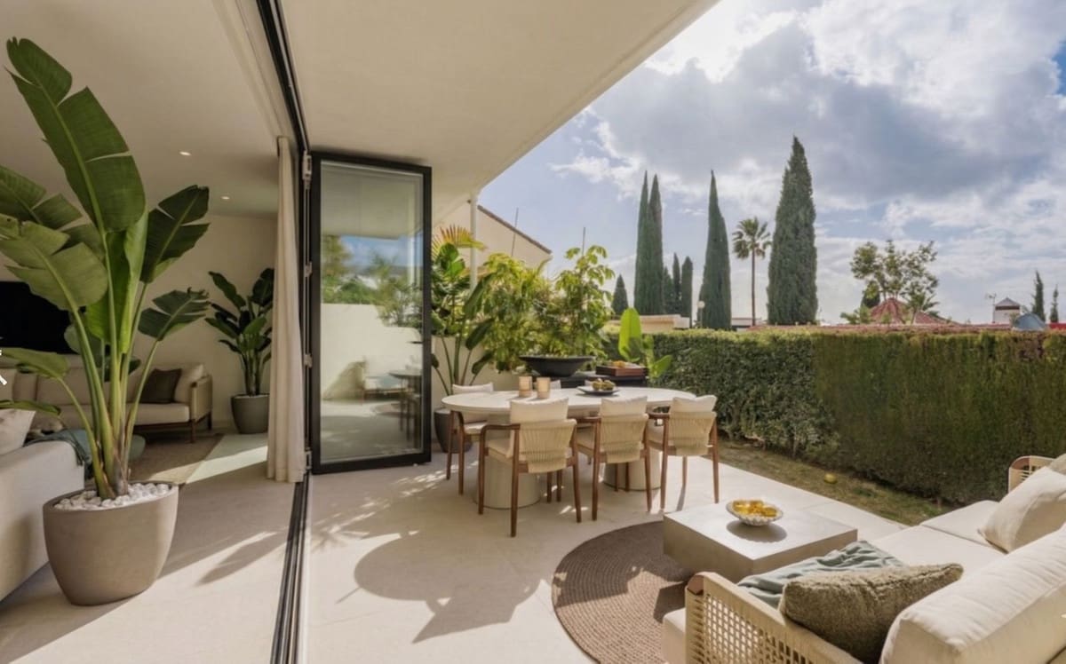 3 soveværelse Byhus til salg i Nueva Andalucia med swimmingpool garage - € 1.550.000 (Ref: 9752357)