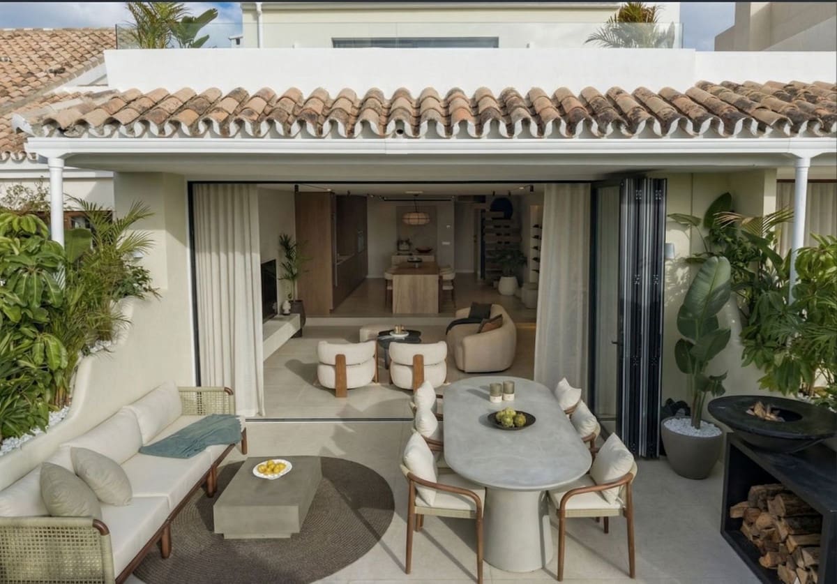 3 soveværelse Byhus til salg i Nueva Andalucia med swimmingpool garage - € 1.550.000 (Ref: 9752357)