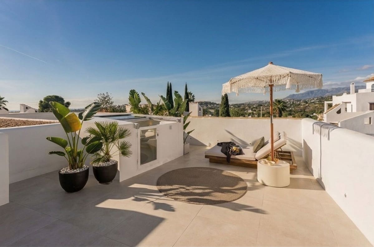 4 soveværelse Byhus til salg i Nueva Andalucia med swimmingpool garage - € 1.595.000 (Ref: 9752358)