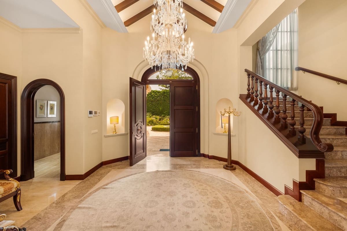 8 soveværelse Villa til salg i Guadalmina med swimmingpool garage - € 9.700.000 (Ref: 9793763)