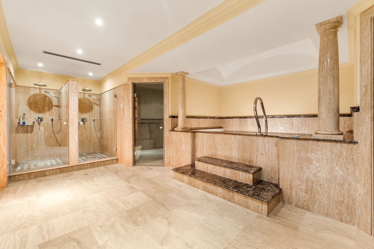 8 soveværelse Villa til salg i Guadalmina med swimmingpool garage - € 9.700.000 (Ref: 9793763)