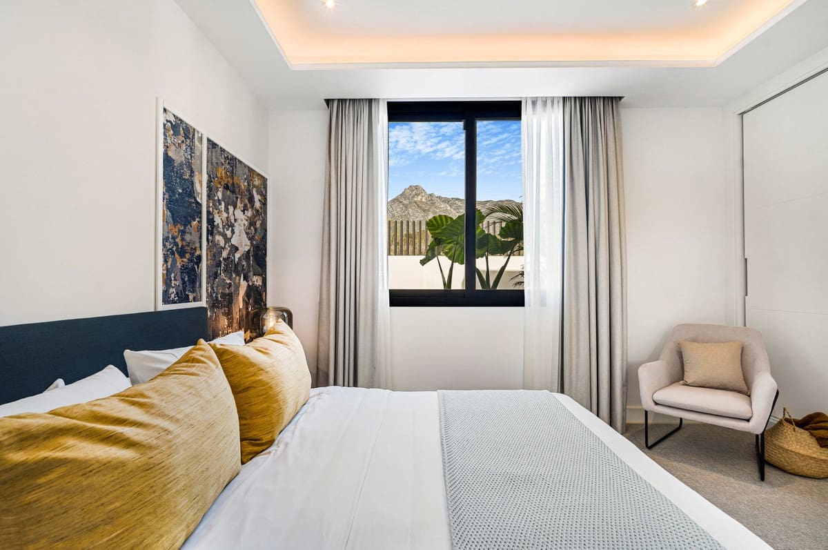 6 bedroom Villa for sale in Golden Mile with pool garage - € 5,900,000 (Ref: 9798268)