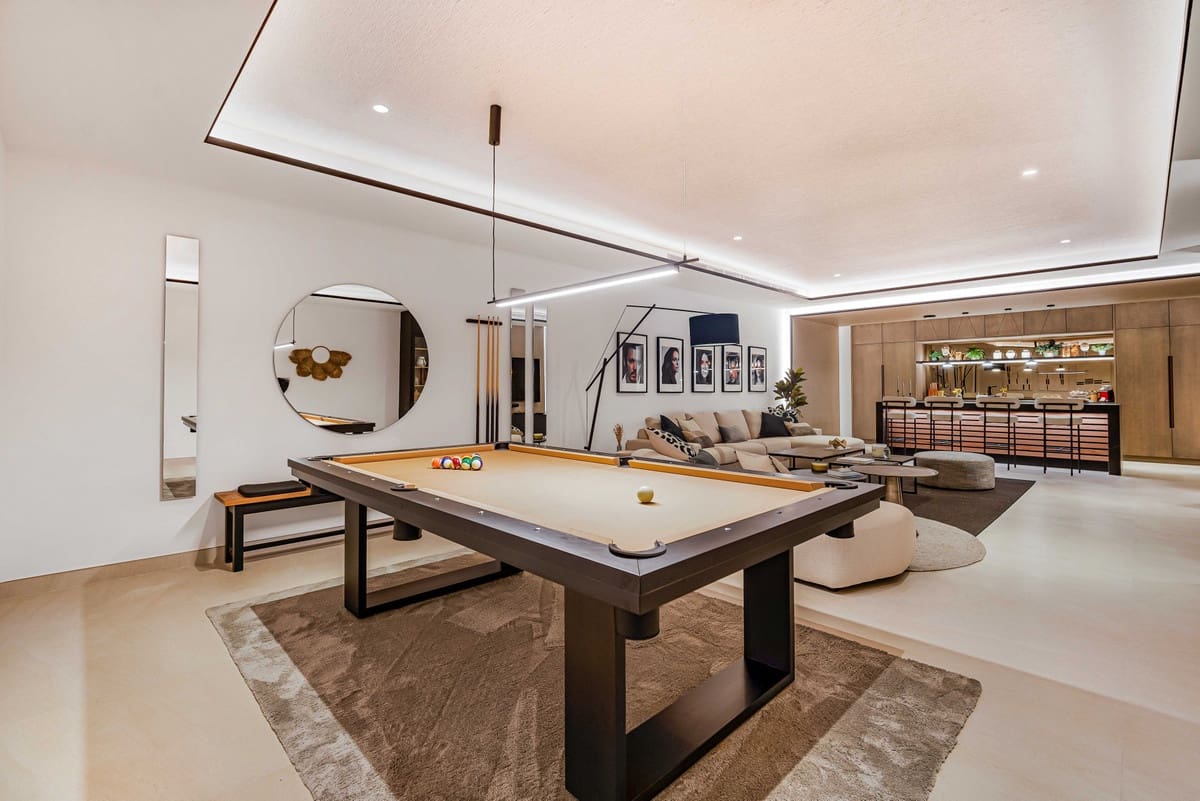 6 bedroom Villa for sale in Golden Mile with pool garage - € 5,900,000 (Ref: 9798268)