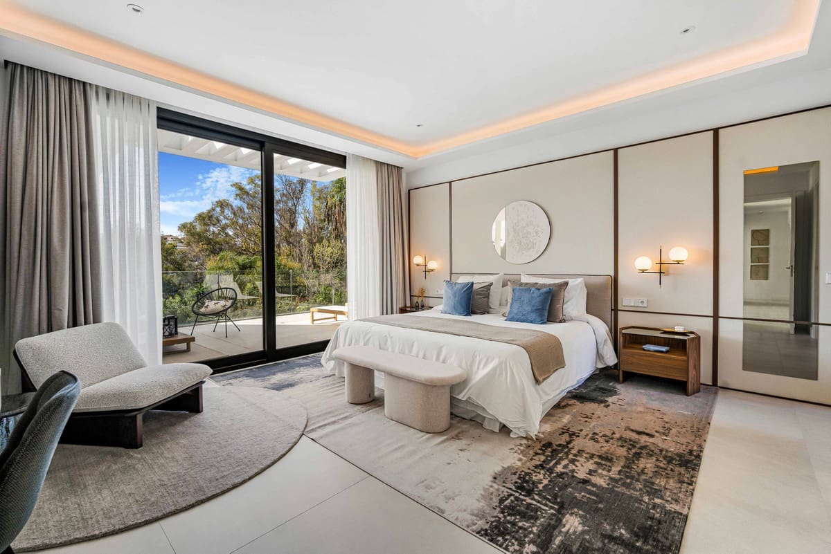 6 bedroom Villa for sale in Golden Mile with pool garage - € 5,900,000 (Ref: 9798268)