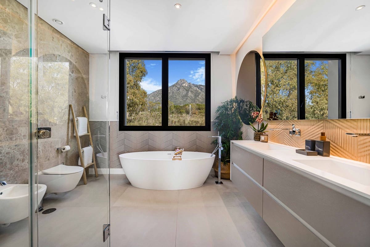 6 bedroom Villa for sale in Golden Mile with pool garage - € 5,900,000 (Ref: 9798268)