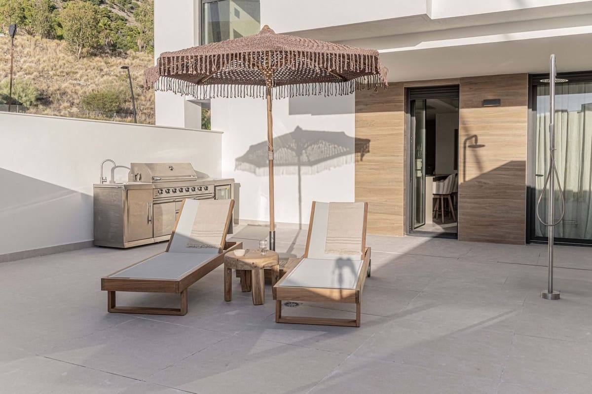 3 bedroom Apartment for sale in Fuengirola with pool garage - € 1,095,000 (Ref: 9807134)